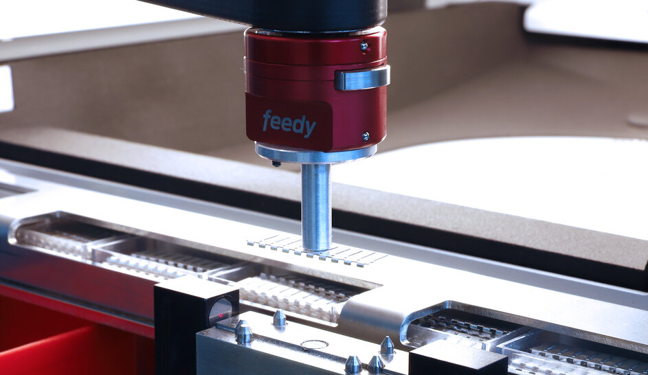 Feedy-Automat verpackt Stanzteile für Leiterplatten im Blister