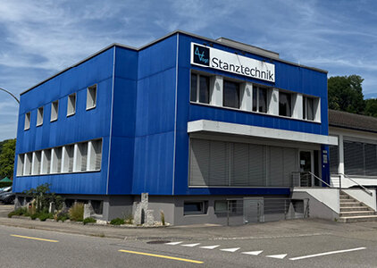 Modernes Industriegebäude für Metallstanzung in Meinisberg