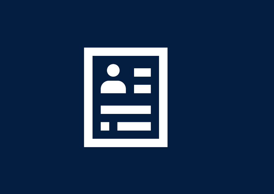 Symbolgrafik eines stilisierten Lebenslaufs oder Bewerbungsformulars mit Personen-Icon und Textzeilen, dargestellt in Weiß auf dunkelblauem Hintergrund. Die Illustration steht für Themen des Personalwesens wie Bewerbung, Recruiting oder Mitarbeiterverwaltung.